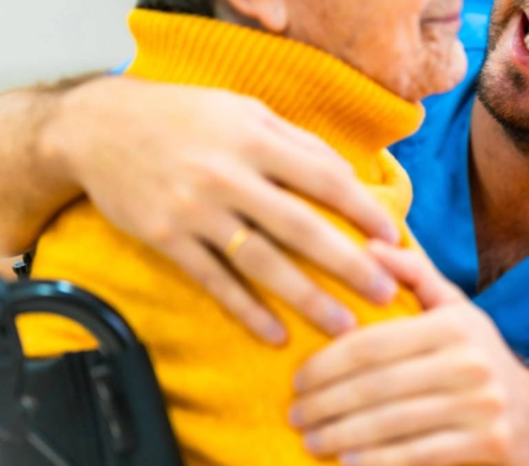 Julien Ferroni - Infirmier Couvin |  Image Name 